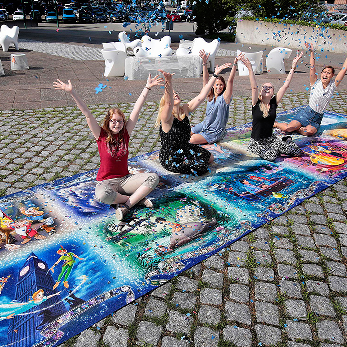 ravensburger-employees-sitting-on-the-biggest-puzzle-in-the-world